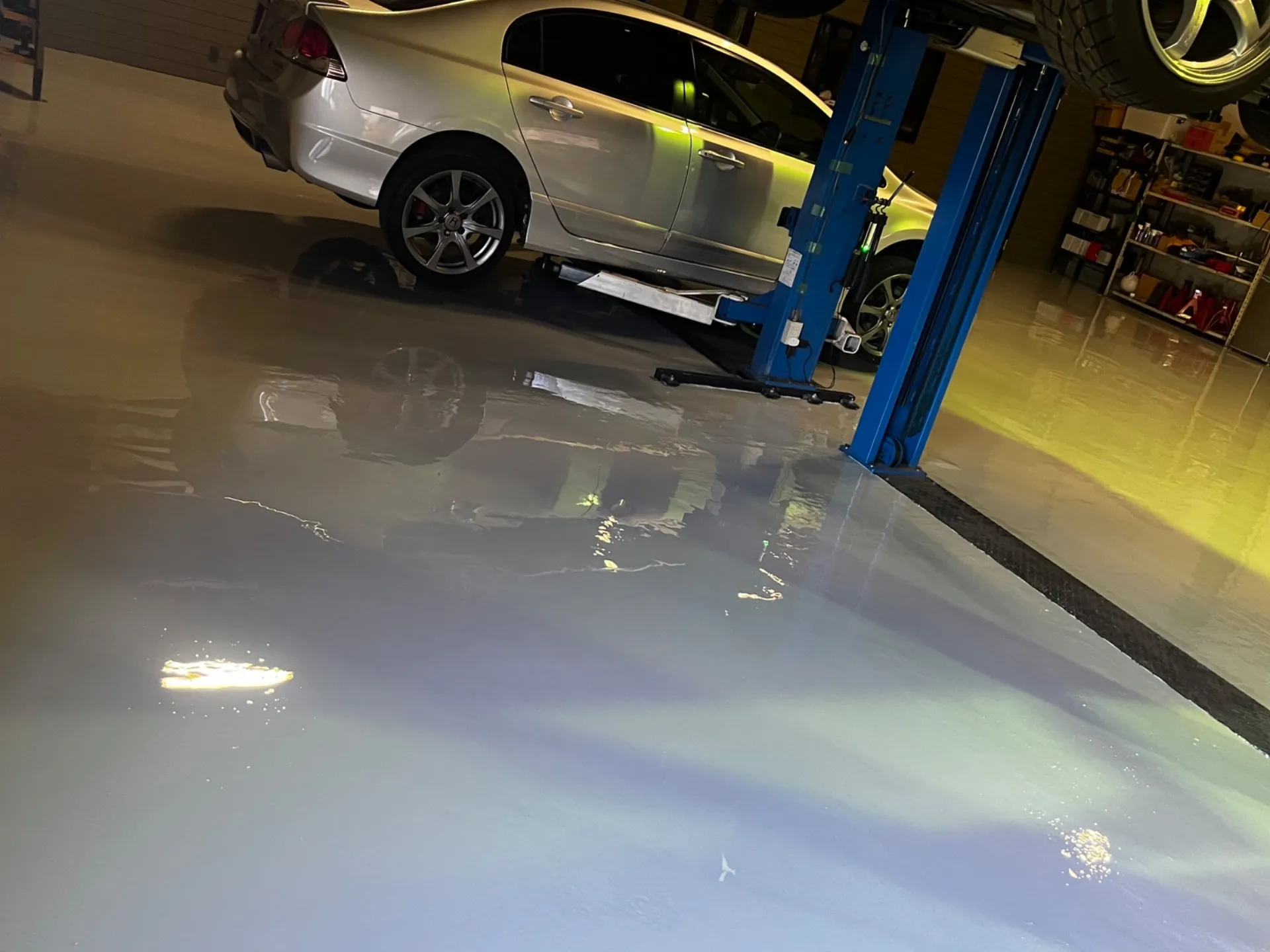 埼玉県新座市　自動車整備工場