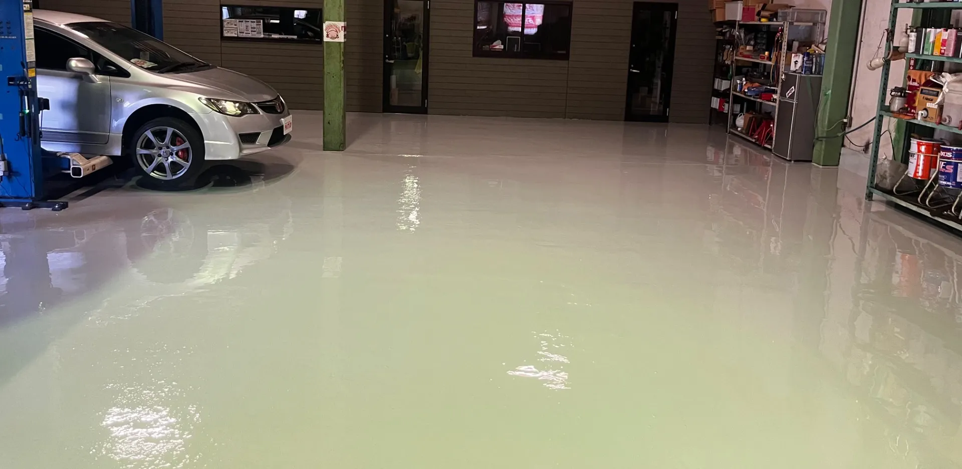 埼玉県新座市　自動車整備工場